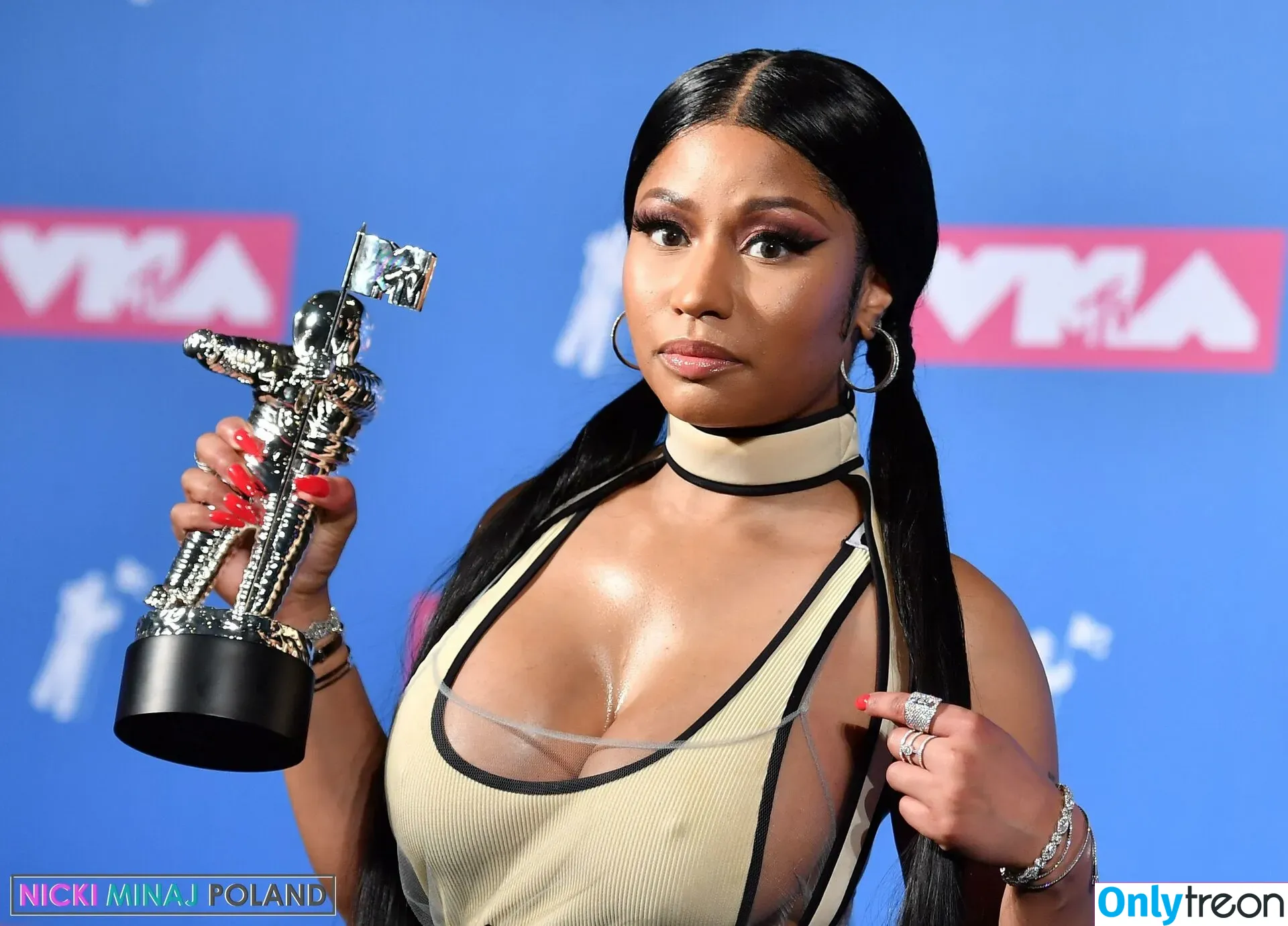 Nicki Minaj nude photo #0300 (nickiminaj)