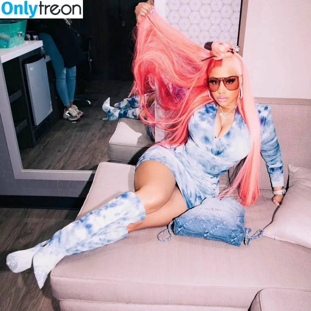Nicki Minaj nude photo #0330 (nickiminaj)