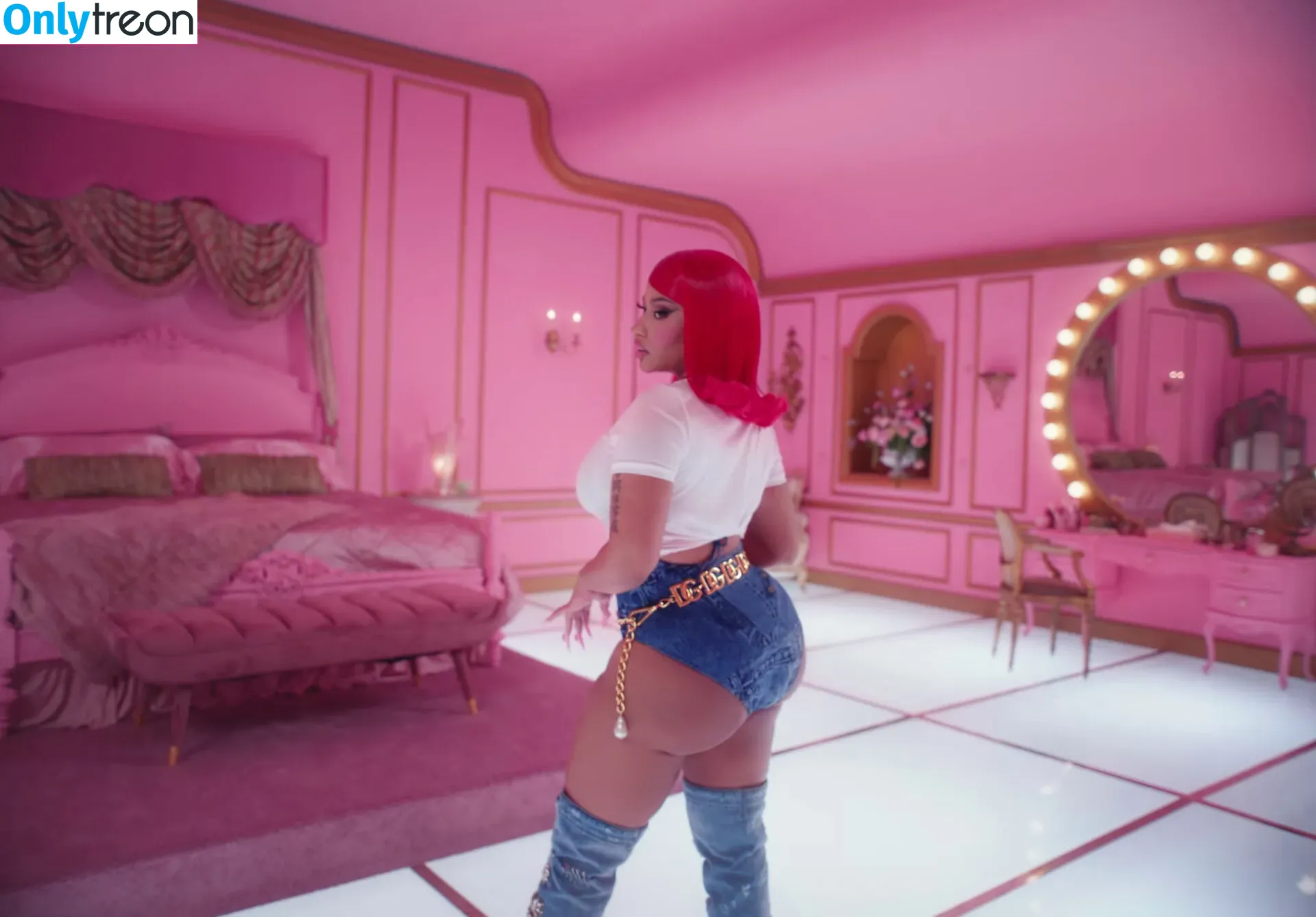 Nicki Minaj nude photo #0405 (nickiminaj)
