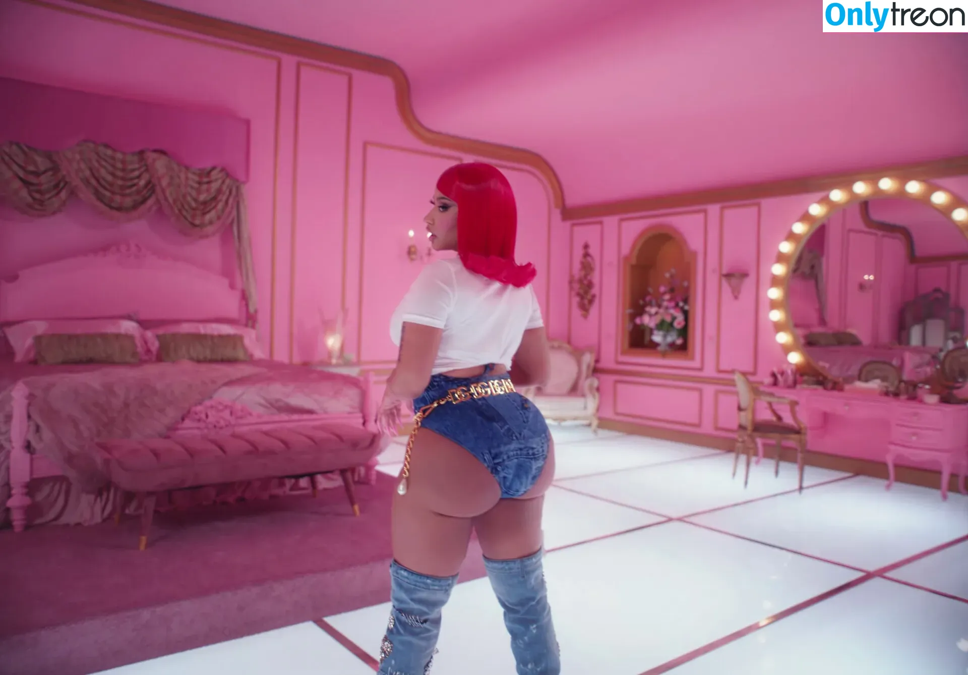 Nicki Minaj nude photo #0406 (nickiminaj)