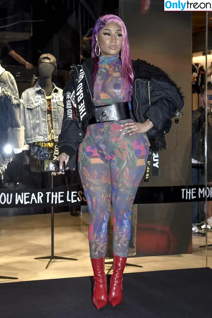 Nicki Minaj nude photo #0433 (nickiminaj)