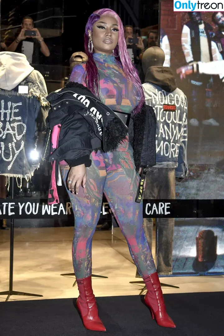 Nicki Minaj nude photo #0435 (nickiminaj)