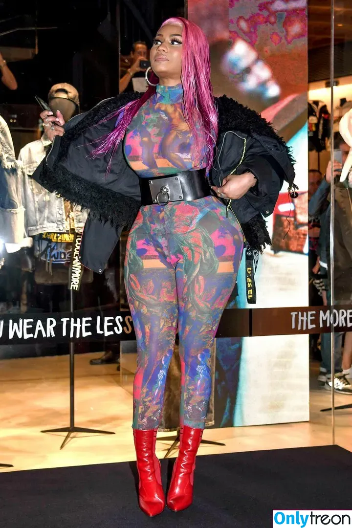 Nicki Minaj nude photo #0437 (nickiminaj)