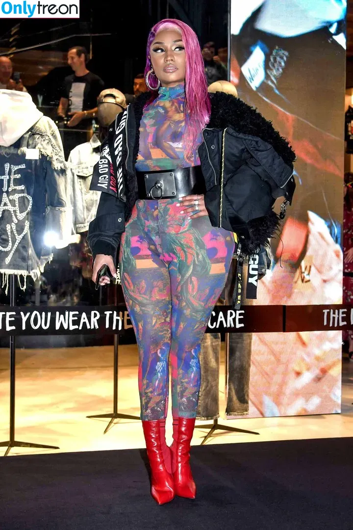 Nicki Minaj nude photo #0442 (nickiminaj)