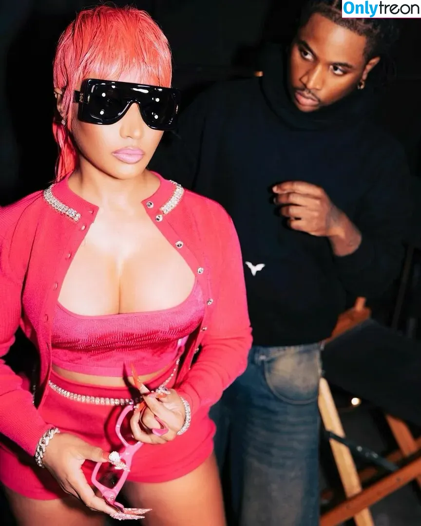 Nicki Minaj nude photo #0450 (nickiminaj)