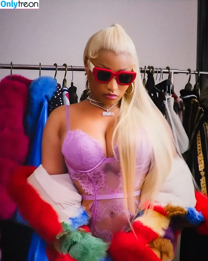 Nicki Minaj nude photo #0473 (nickiminaj)