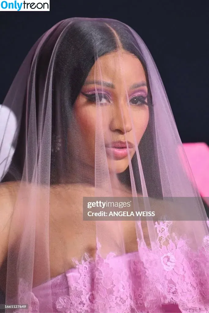 Nicki Minaj nude photo #0500 (nickiminaj)