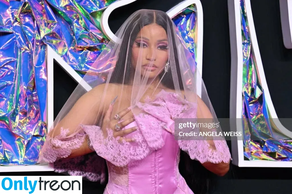 Nicki Minaj nude photo #0502 (nickiminaj)