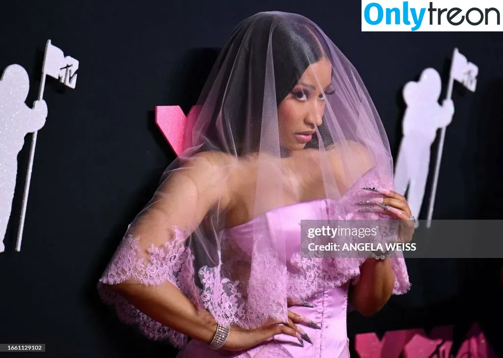 Nicki Minaj nude photo #0503 (nickiminaj)