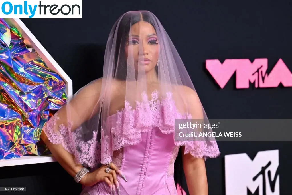 Nicki Minaj nude photo #0504 (nickiminaj)