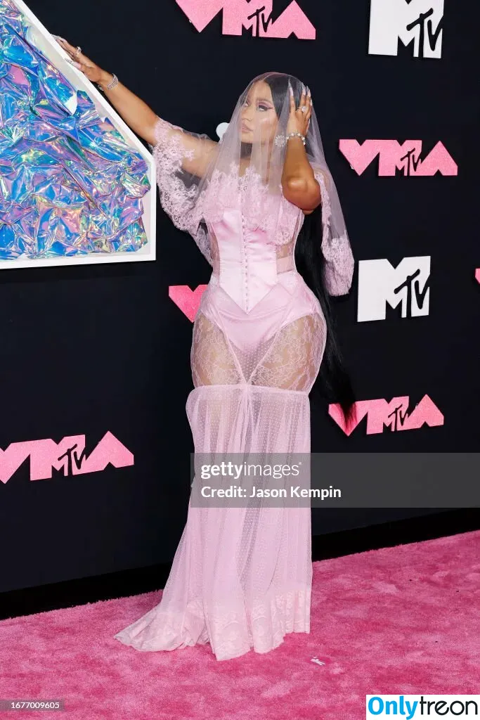 Nicki Minaj nude photo #0505 (nickiminaj)