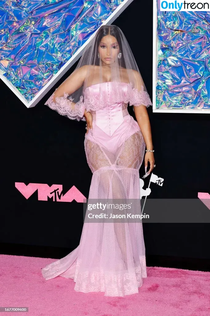 Nicki Minaj nude photo #0506 (nickiminaj)