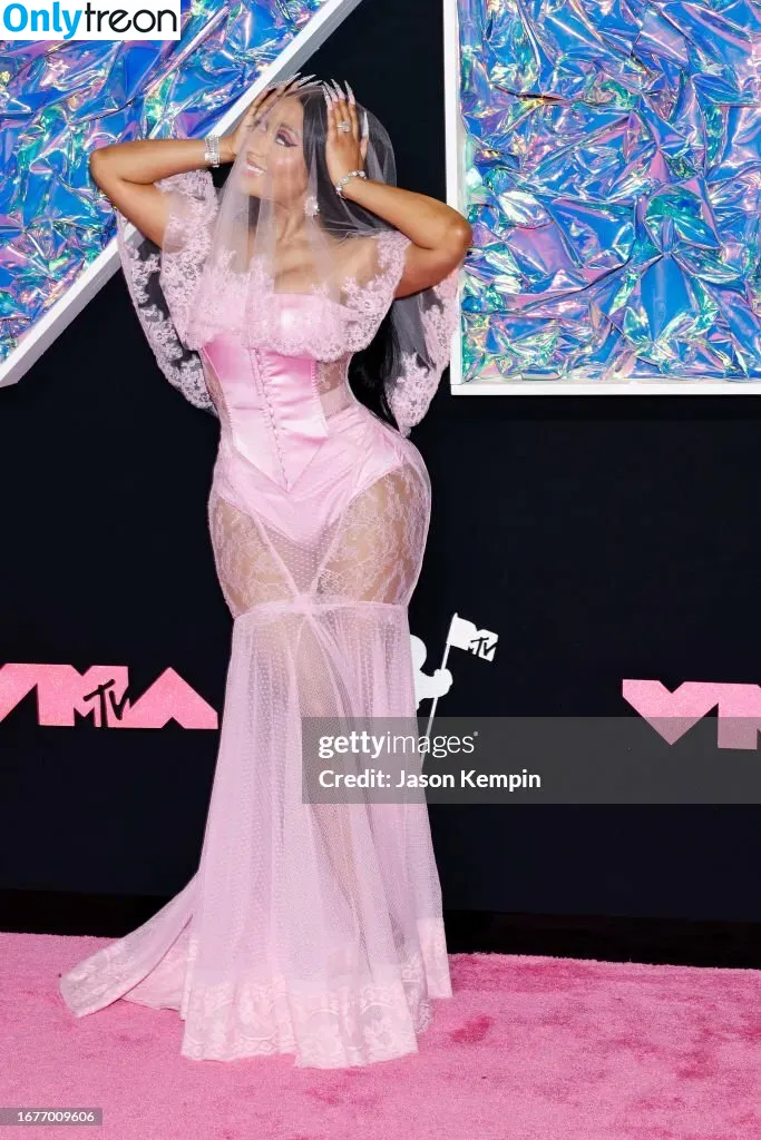 Nicki Minaj nude photo #0507 (nickiminaj)