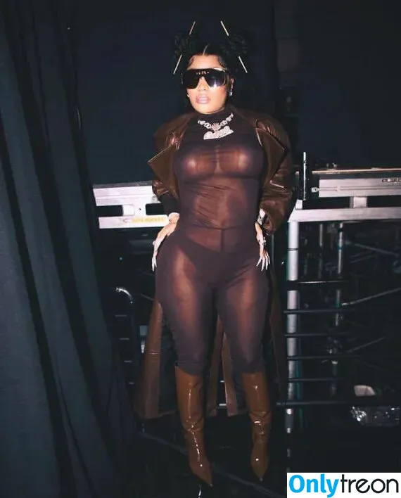 Nicki Minaj nude photo #0524 (nickiminaj)