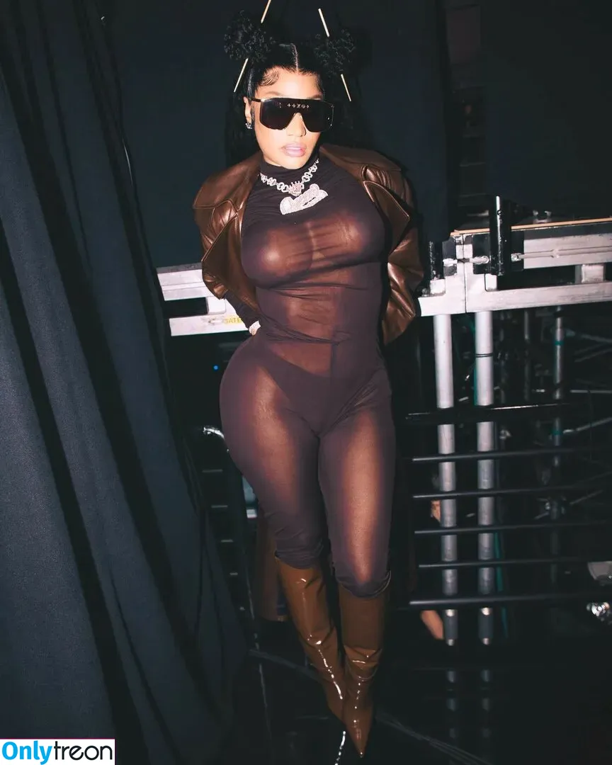 Nicki Minaj nude photo #0525 (nickiminaj)