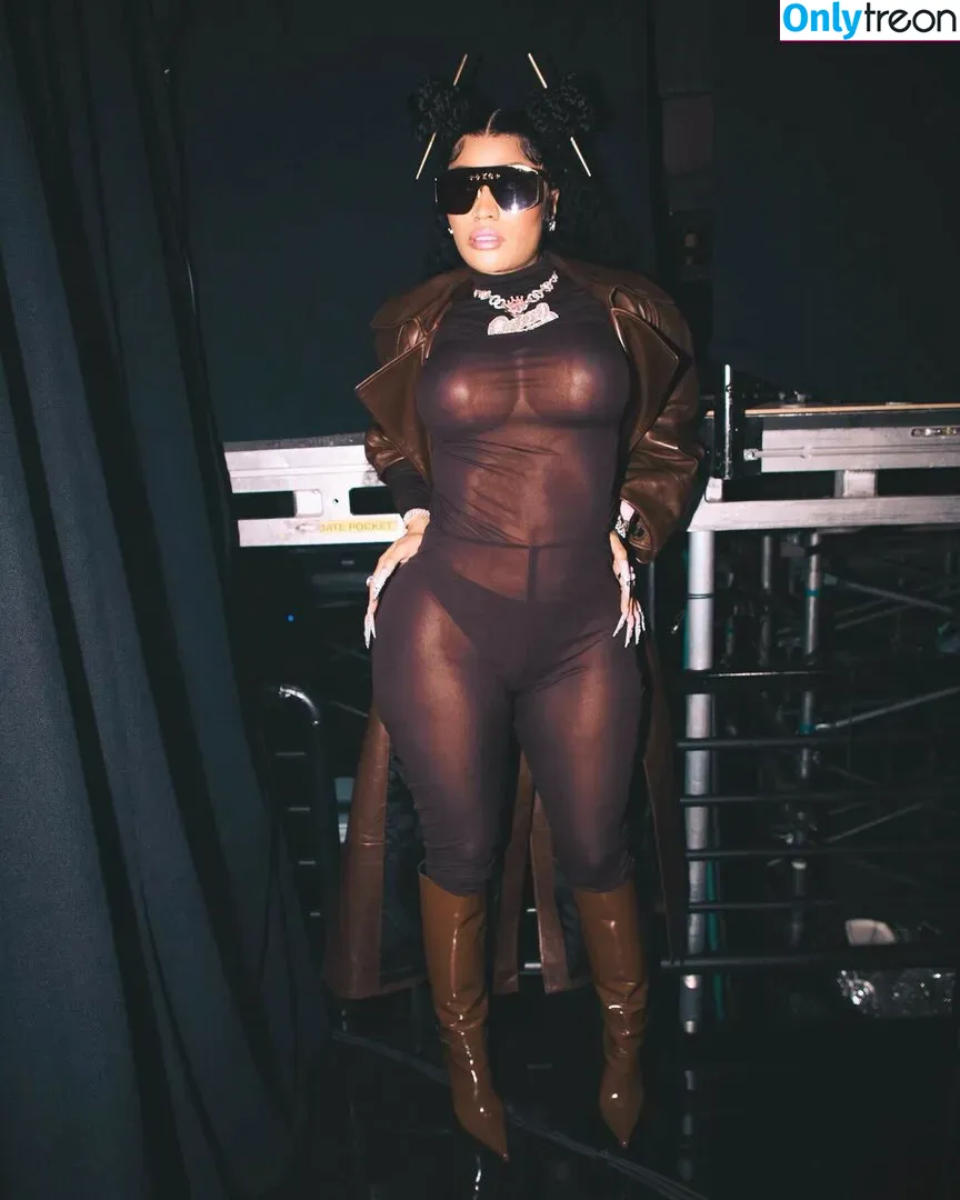 Nicki Minaj nude photo #0526 (nickiminaj)