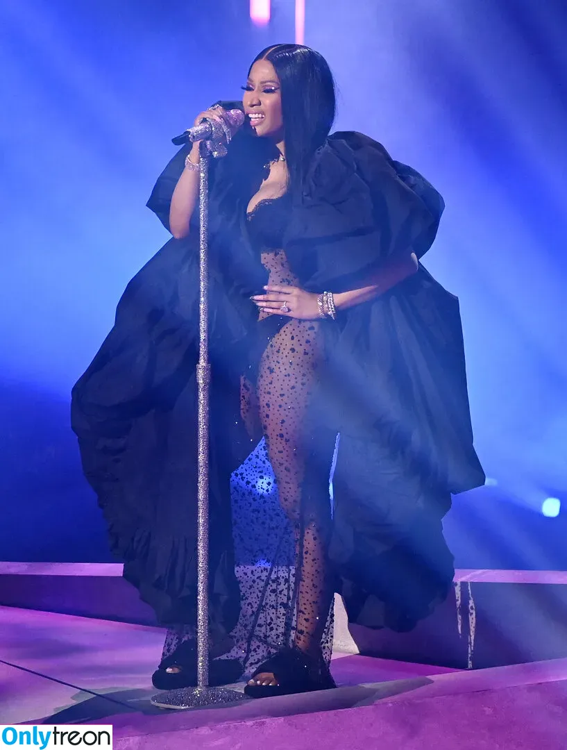 Nicki Minaj nude photo #0531 (nickiminaj)