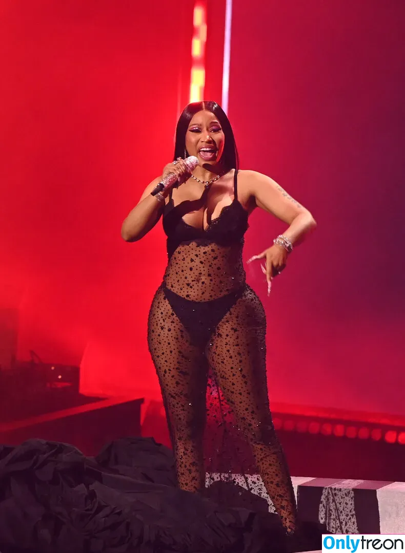 Nicki Minaj nude photo #0532 (nickiminaj)
