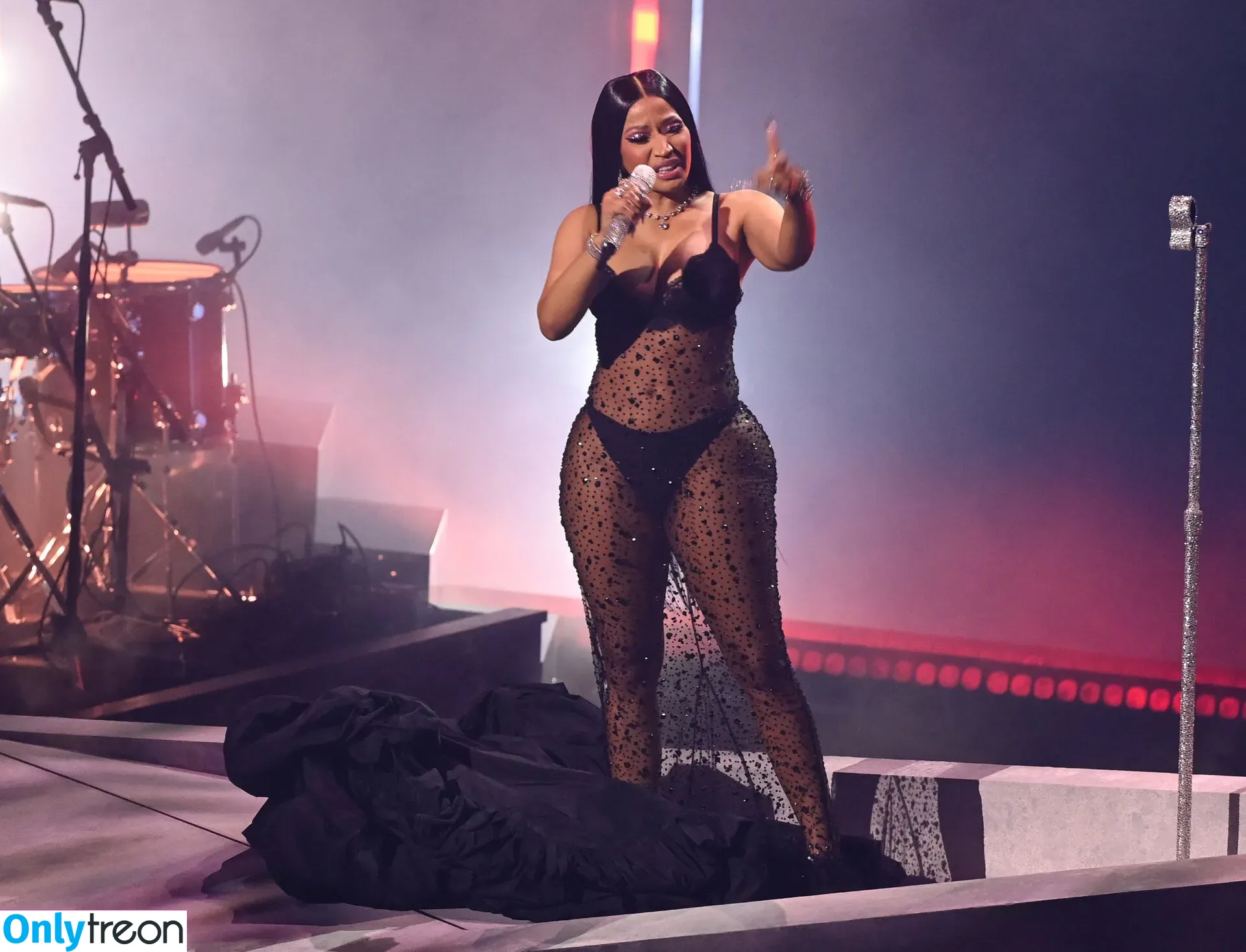 Nicki Minaj nude photo #0533 (nickiminaj)