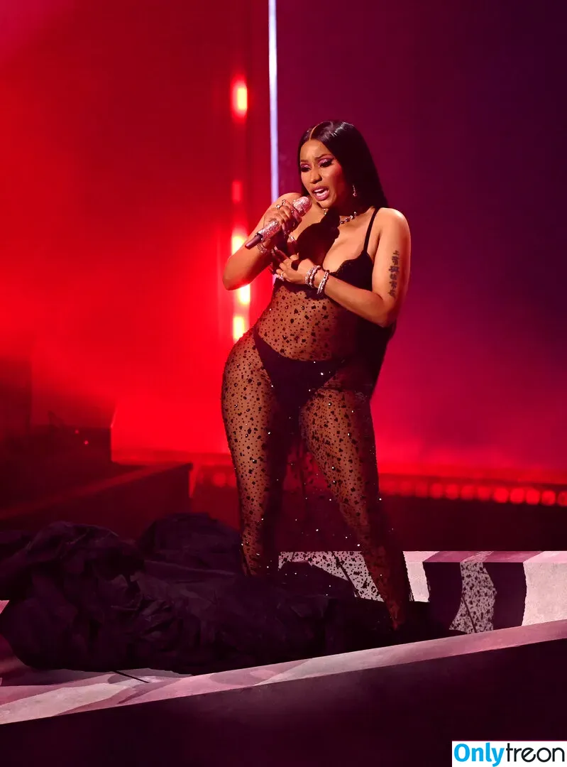Nicki Minaj nude photo #0537 (nickiminaj)