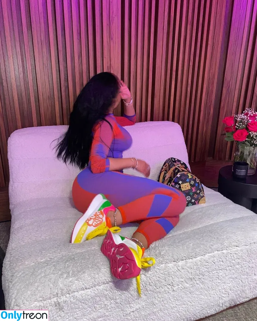 Nicki Minaj nude photo #0543 (nickiminaj)