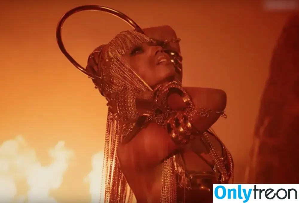 Nicki Minaj nude photo #0768 (nickiminaj)