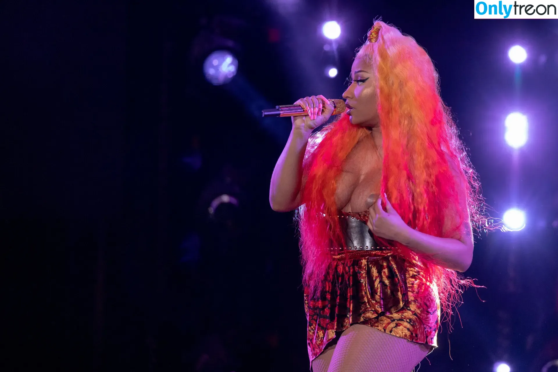 Nicki Minaj nude photo #1330 (nickiminaj)