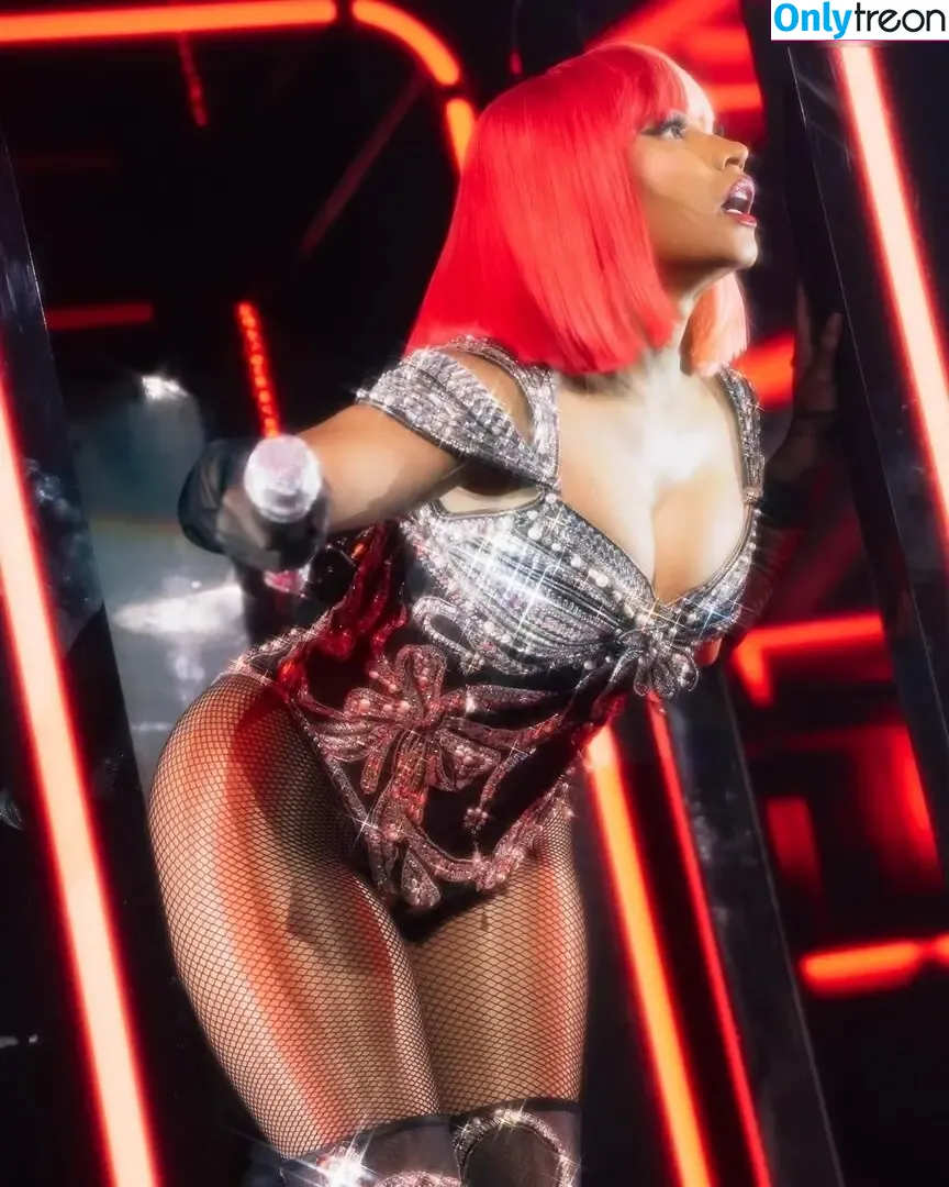 Nicki Minaj nude photo #1332 (nickiminaj)
