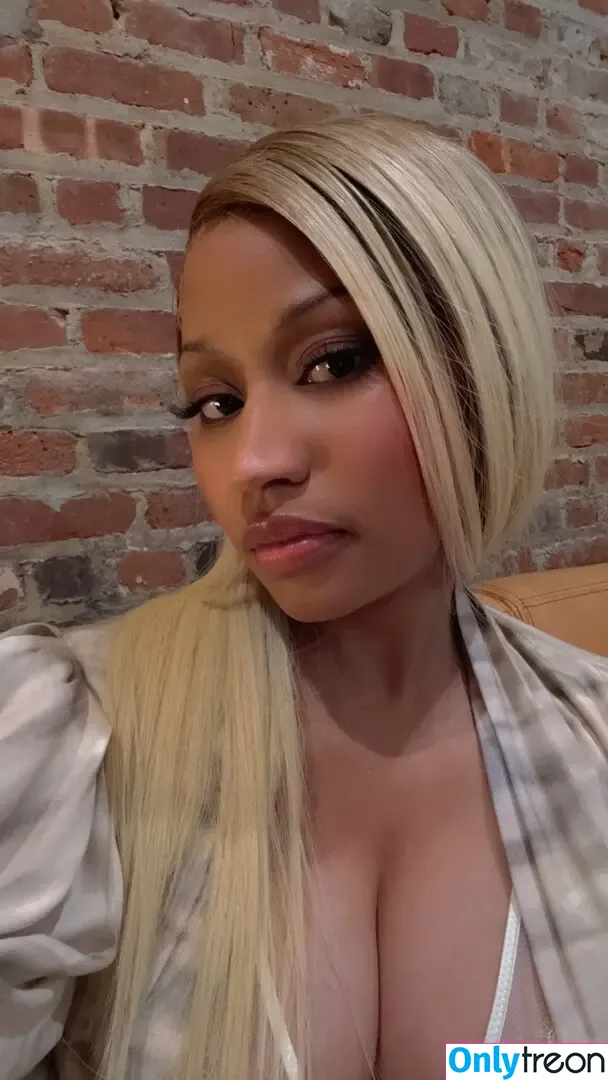 Nicki Minaj nude photo #1333 (nickiminaj)