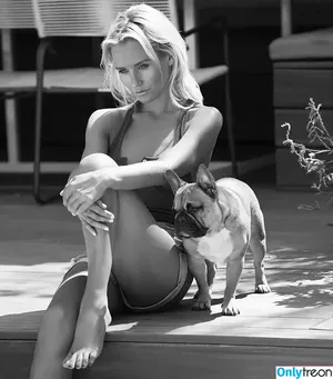 Nicky Whelan / nickywhelan nude photo #0336
