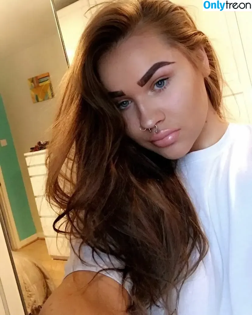 Nicole Barker nude photo #0049 (nicole_barkerrr)