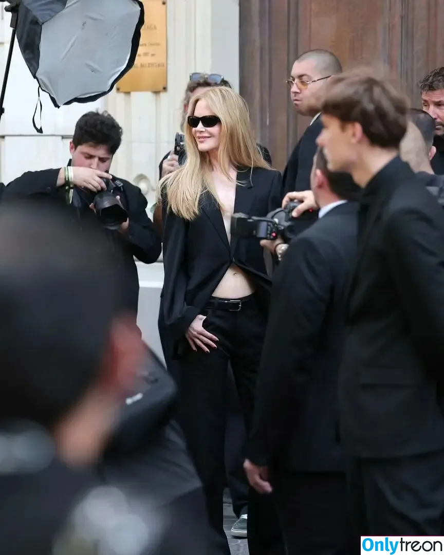 Nicole Kidman nude photo #0801 (kidmanupdates / nicolekidman)