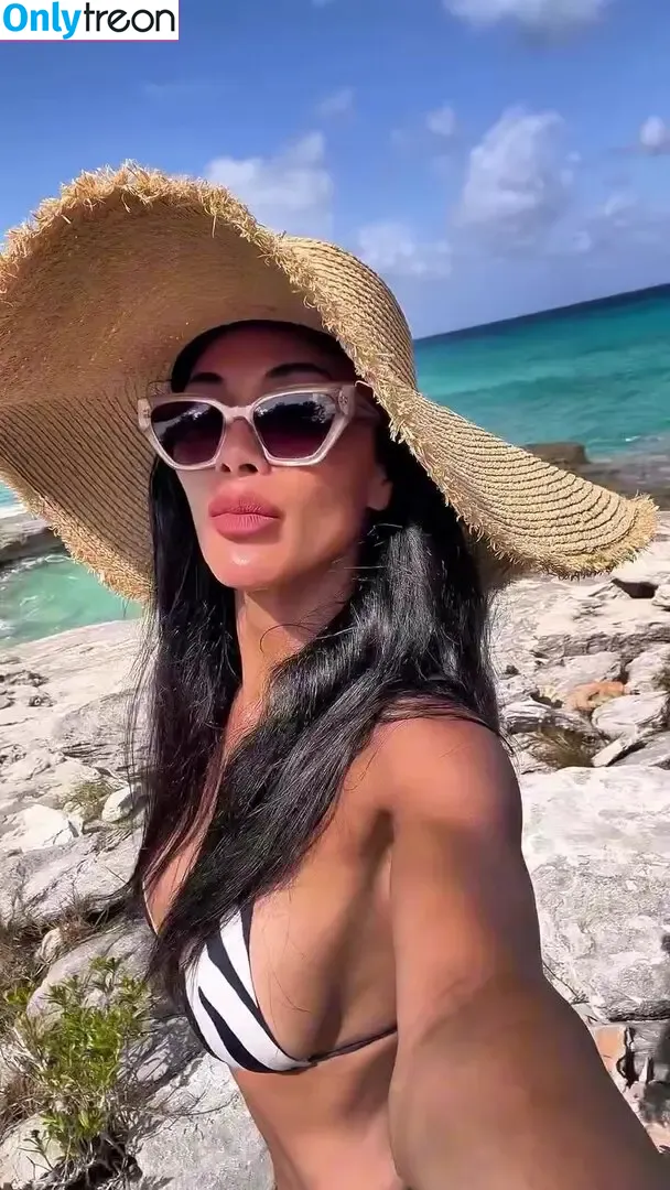 Nicole Scherzinger nude photo #2710 (NicoleScherzy / nicolescherzinger)