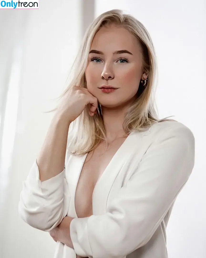 Nienke Helthuis nude photo #0032 (nienkehelthuis)