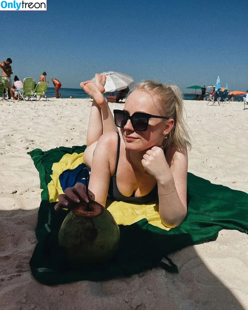 Nienke Helthuis nude photo #0039 (nienkehelthuis)