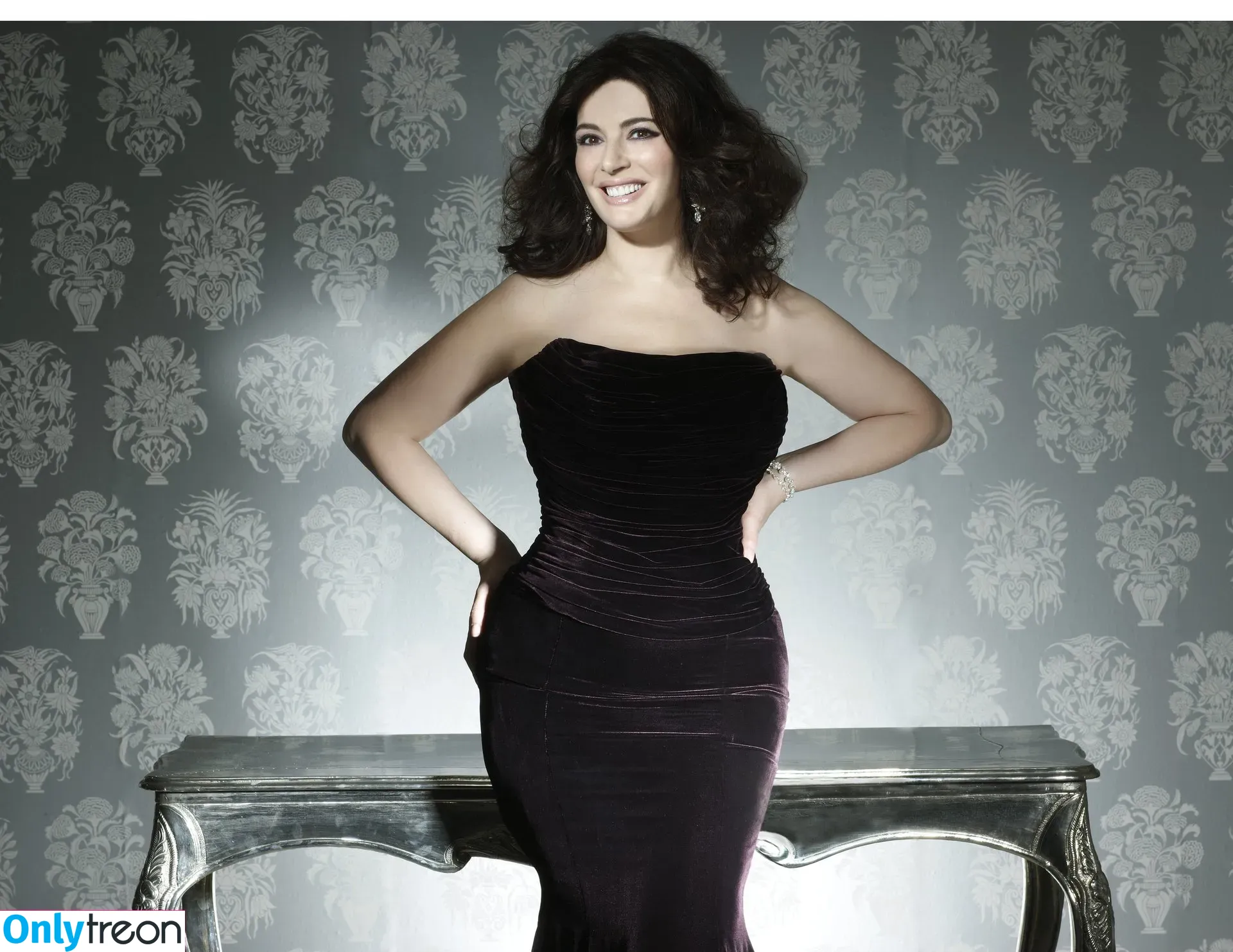 Nigella Lawson nude photo #0018 (nigellalawson)