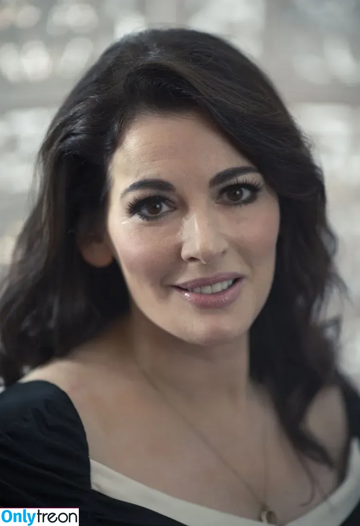 Nigella Lawson nude photo #0048 (nigellalawson)
