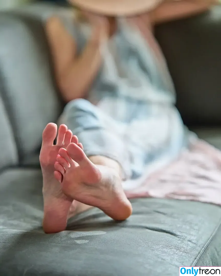 nikahotfeet nude photo #0002 (nikahotfeet_)