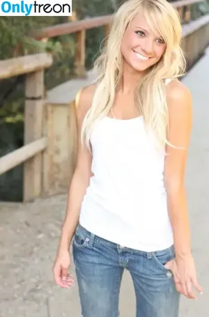 Nikki BreAnne Wells / nikkibreanne nude photo #0008