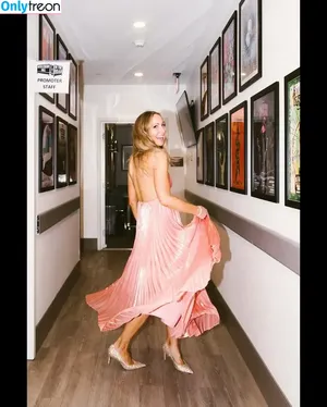 Nikki Glaser / nikkiglaser nude photo #0443