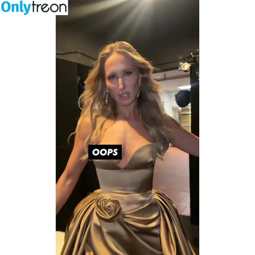 Nikki Glaser nude photo #0349 (nikkiglaser)
