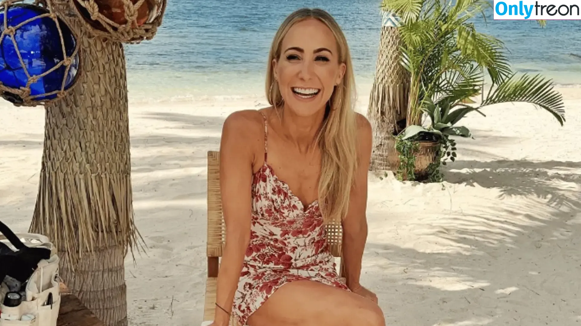 Nikki Glaser nude photo #0358 (nikkiglaser)