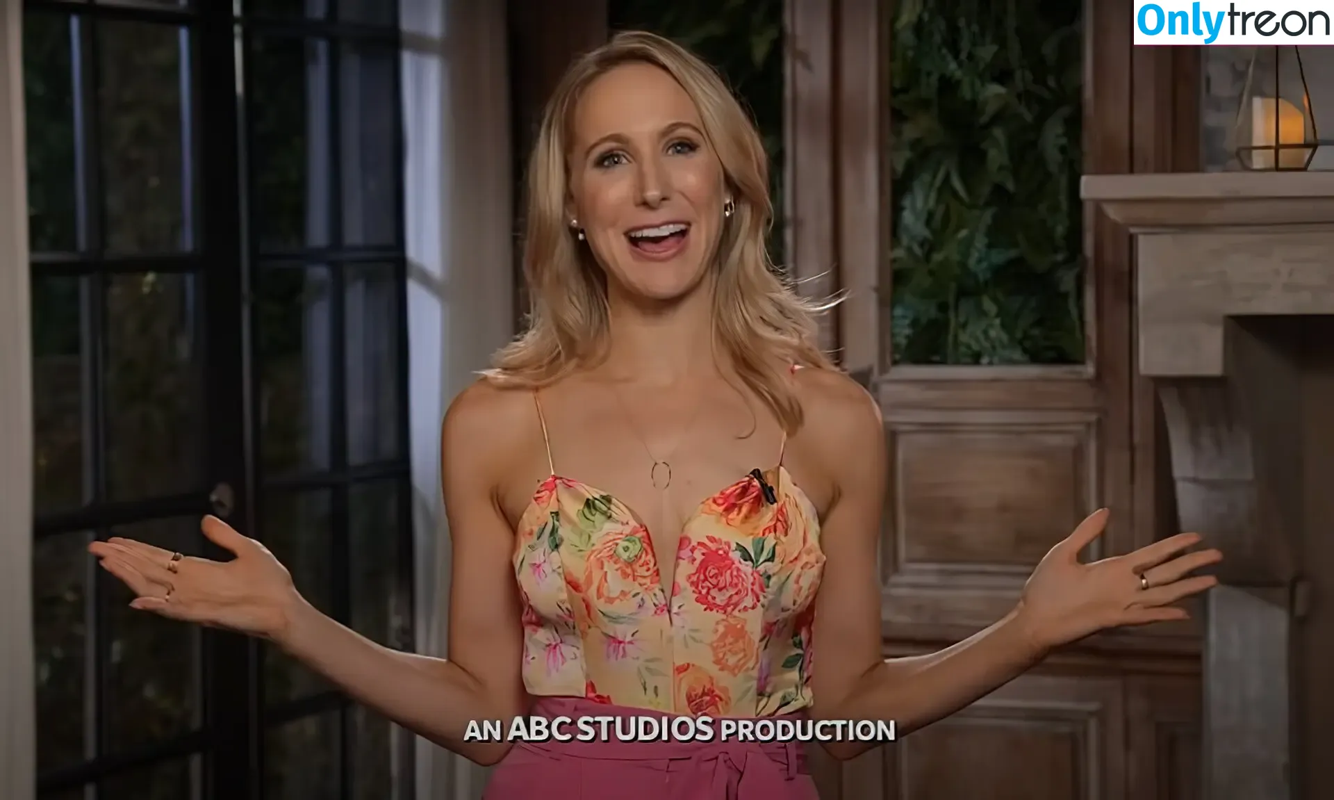 Nikki Glaser nude photo #0359 (nikkiglaser)