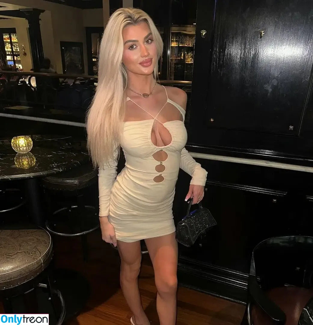 Nikki Nigh nude photo #0039 (nicolettenigh / niki-nova)