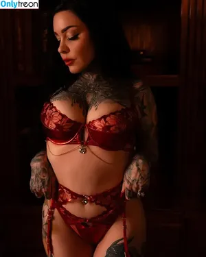 Nikki Simpson / Tattio Artist / nikkisimpsontattoos nude photo #0004