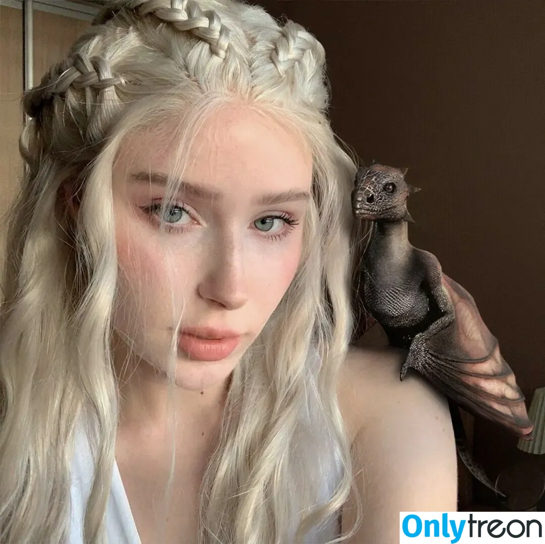 nikkibeiar nude photo #0003 (nikkibeiar)