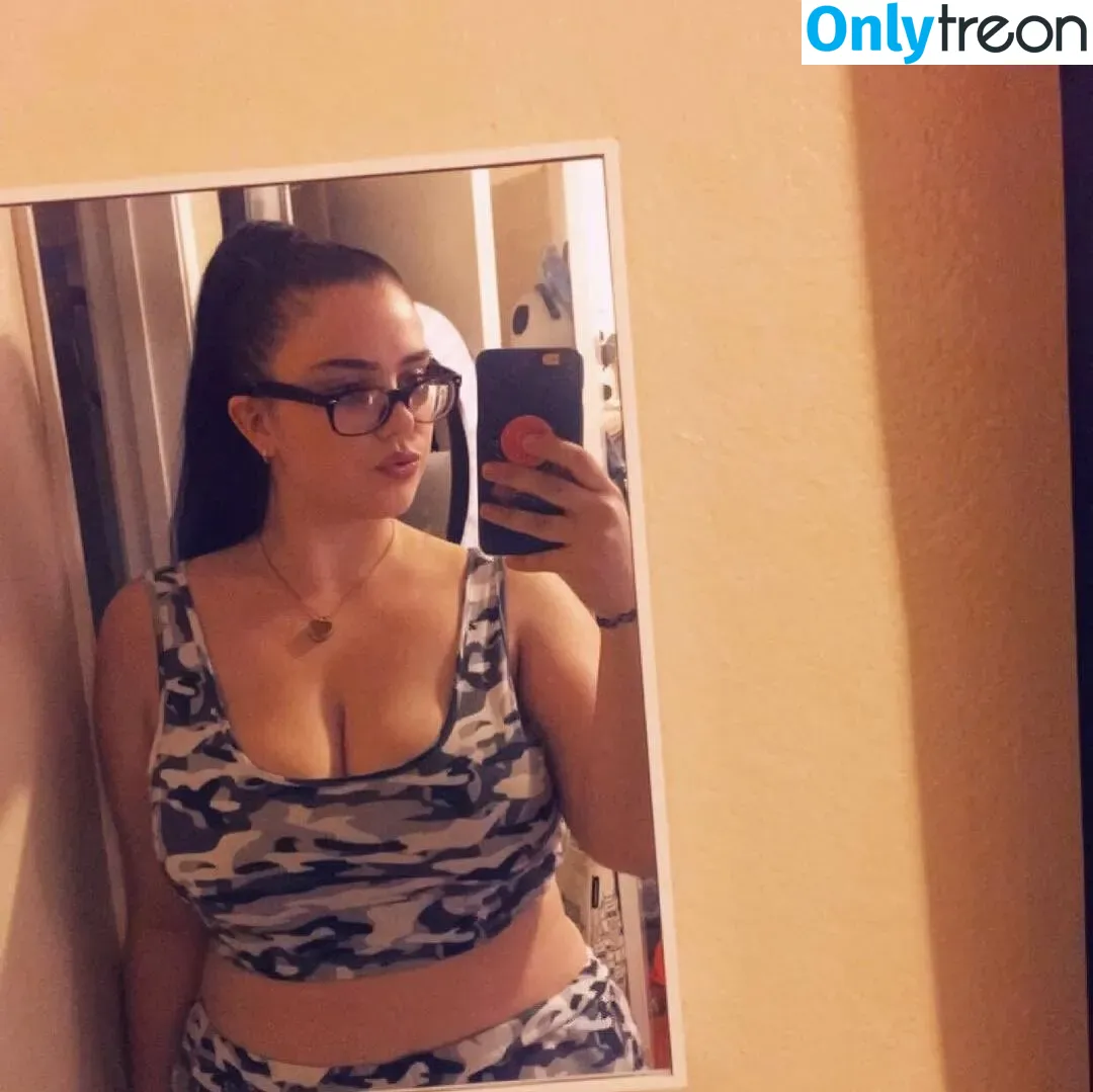Nikkimichay nude photo #0014 (Nikkimichay)