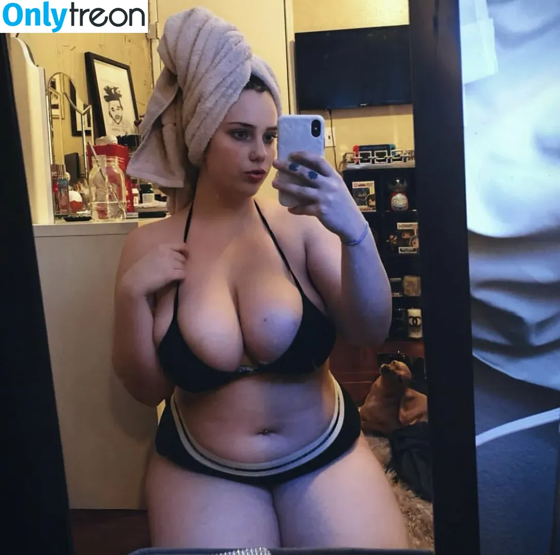 Nikkimichay nude photo #0036 (Nikkimichay)