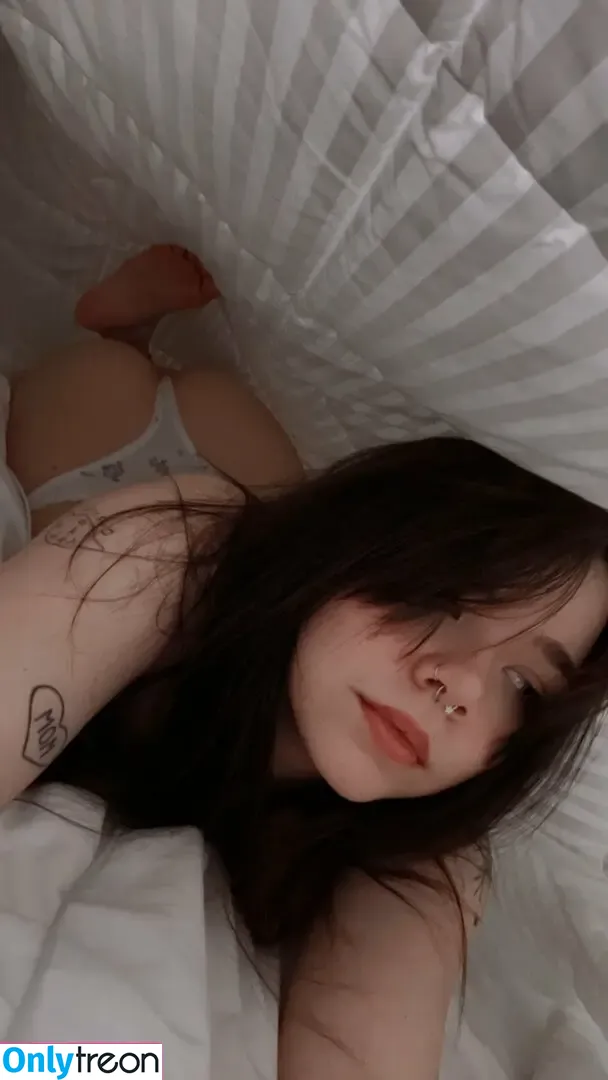 nikkinatural nude photo #0002 (nikkinatural)
