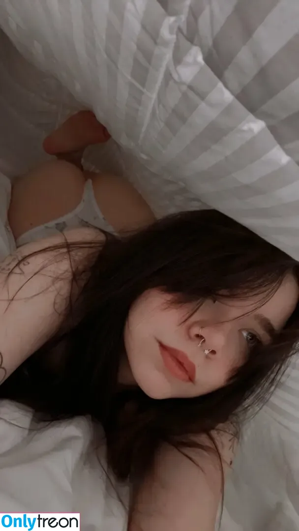 nikkinatural nude photo #0003 (nikkinatural)